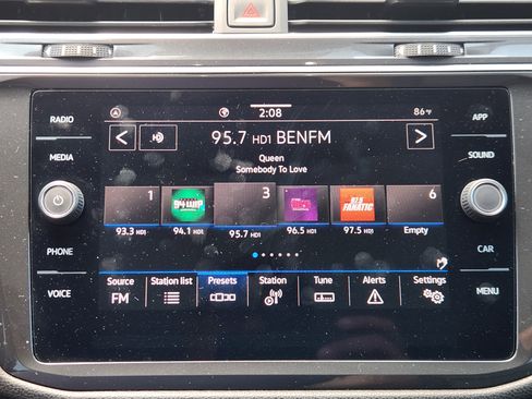 Certified 2023 Volkswagen Tiguan SE w/ Panoramic Sunroof Package FWD image 11