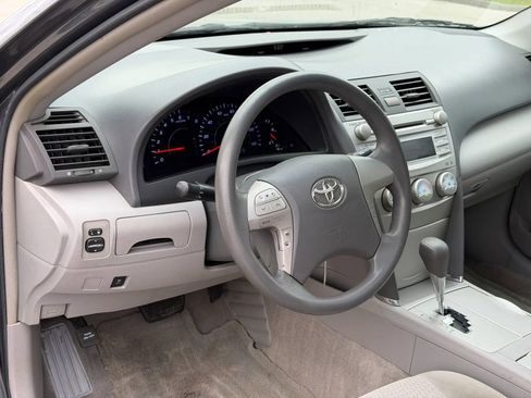 Used 2010 Toyota Camry LE FWD image 28