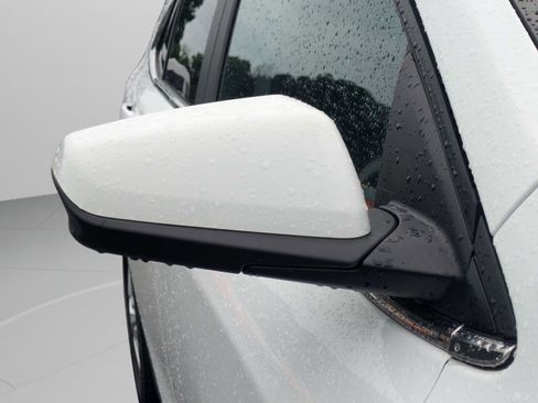 Used 2024 Chevrolet Equinox LT FWD image 30