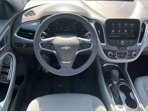 Used 2025 Chevrolet Malibu LT image 8