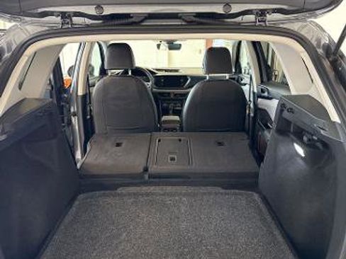 Used 2024 Volkswagen Taos SE AWD/4WD image 7