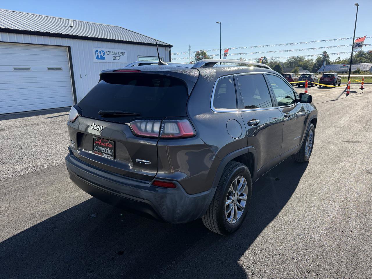 Used 2019 Jeep Cherokee Latitude Plus w/ Cold Weather Group AWD/4WD image 4
