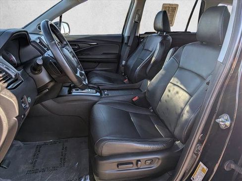 Used 2019 Honda Pilot Touring image 17