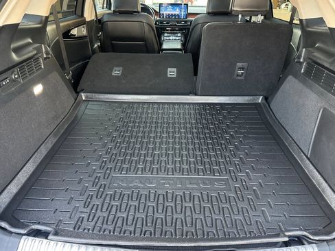 Used 2022 Lincoln Nautilus Reserve w/ Equipment Group 202A image 14