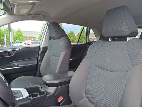 Used 2022 Toyota RAV4 LE AWD/4WD image 16
