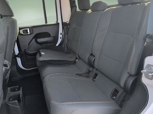 Used 2025 Jeep Gladiator Sport AWD/4WD image 17