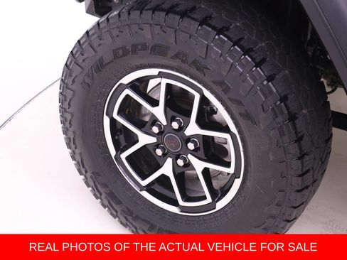 Used 2024 Jeep Gladiator Rubicon w/ Technology Group AWD/4WD image 16