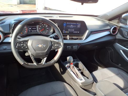 Used 2024 Chevrolet Trax RS FWD image 7