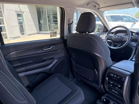 Used 2023 Jeep Grand Cherokee L Laredo AWD/4WD image 41