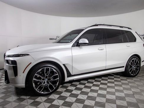 Used 2023 BMW X7 xDrive40i w/ M Sport Package image 6