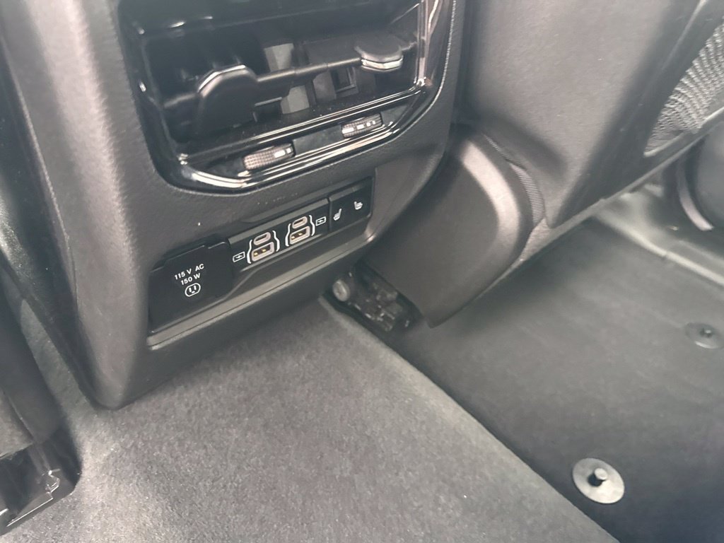 Certified 2024 Jeep Grand Cherokee Limited w/ Black Appearance Package AWD/4WD image 36