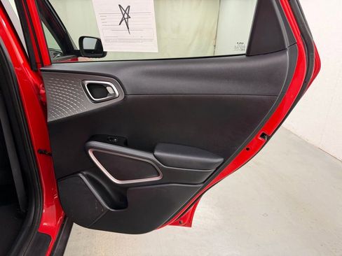 Used 2022 Kia Soul LX w/ Technology Package image 13