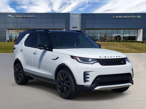 Used 2025 Land Rover Discovery Dynamic SE AWD/4WD image 4