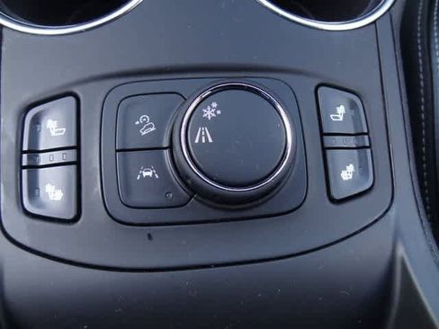 Used 2024 GMC Terrain SLT image 17