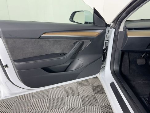 Used 2023 Tesla Model 3 Standard Range image 17