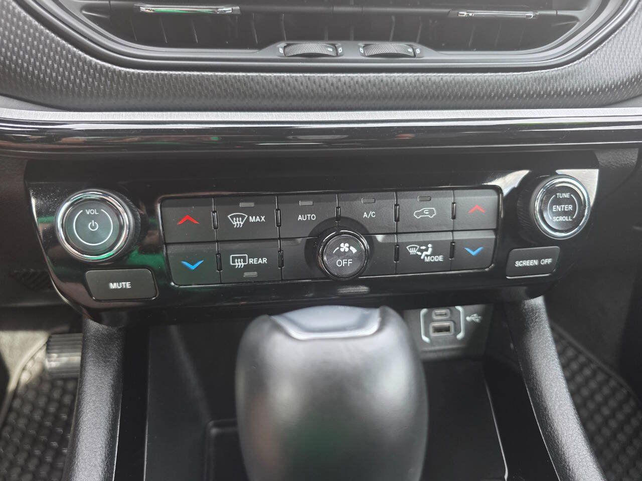 Used 2025 Jeep Compass Trailhawk w/ Trailhawk Convenience Group AWD/4WD image 21