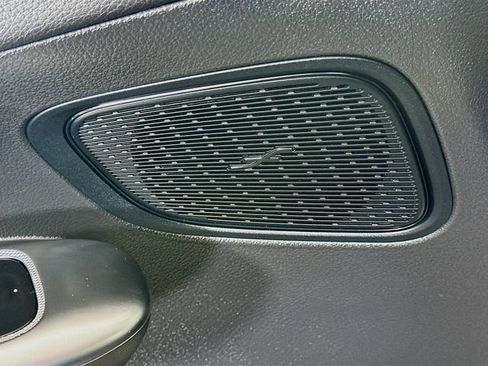 Used 2025 Mercedes-Benz GLC 300 4MATIC image 18