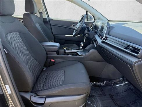 Used 2025 Kia Sportage LX image 11
