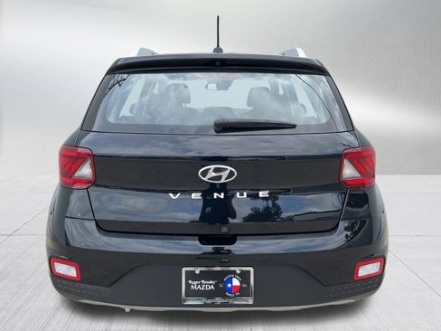 Used 2025 Hyundai Venue SEL FWD image 5
