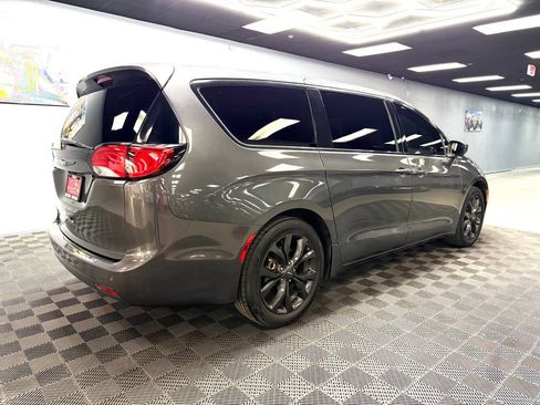 Used 2018 Chrysler Pacifica Touring Plus w/ S Appearance Package FWD image 15
