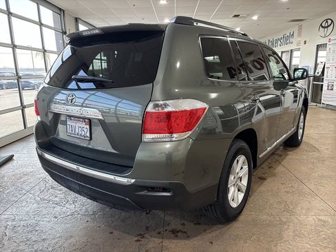 Used 2013 Toyota Highlander Plus image 2