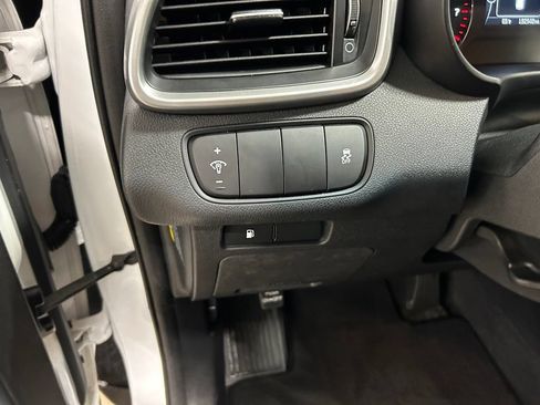 Used 2017 Kia Sorento AWD image 12
