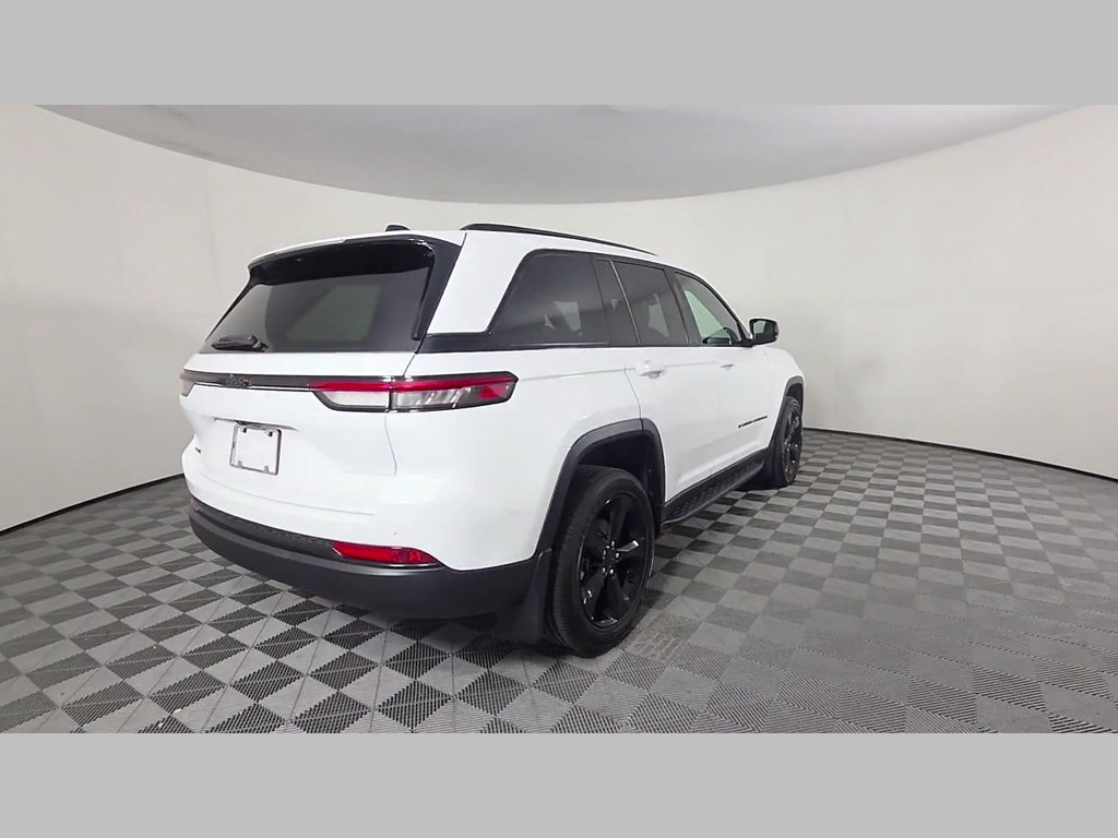 Used 2025 Jeep Grand Cherokee Altitude AWD/4WD image 40