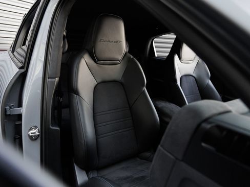 Certified 2025 Porsche Cayenne Turbo GT AWD/4WD image 41