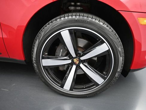 Certified 2025 Porsche Macan AWD/4WD image 31