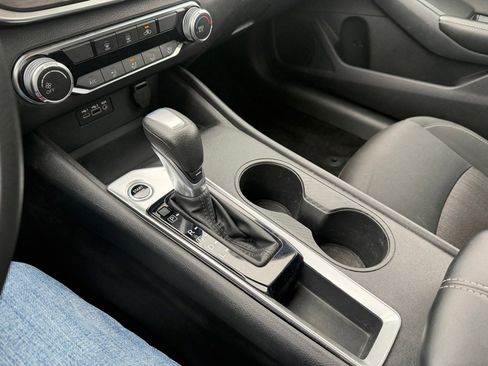 Used 2025 Nissan Altima 2.5 SV image 33