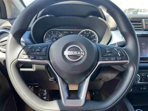 Used 2025 Nissan Versa SV FWD image 27
