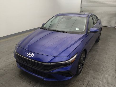 Used 2025 Hyundai Elantra SEL FWD image 15