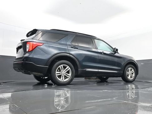 Used 2024 Ford Explorer XLT AWD/4WD image 26