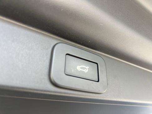 Certified 2025 Land Rover Range Rover Long Wheelbase SE image 38