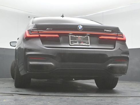 Used 2022 BMW 750i xDrive w/ M Sport Package image 33