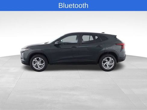 Used 2025 Chevrolet Trax LS w/ LS Convenience Package FWD image 6