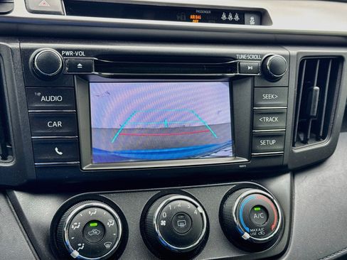 Used 2018 Toyota RAV4 LE w/ All Weather Liner Package FWD image 10