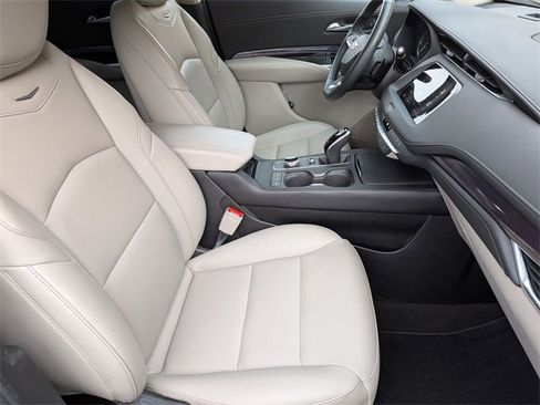 Certified 2023 Cadillac XT4 Luxury w/ Cold Weather Package image 23