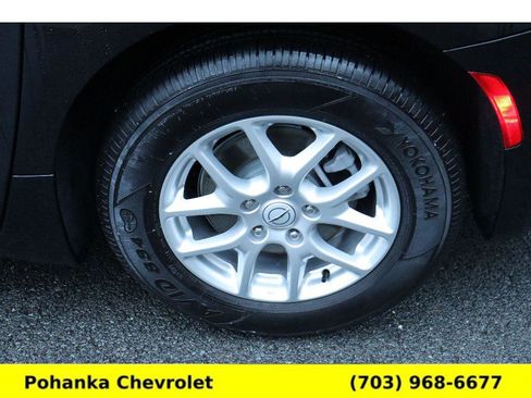 Used 2025 Chrysler Pacifica Select image 29