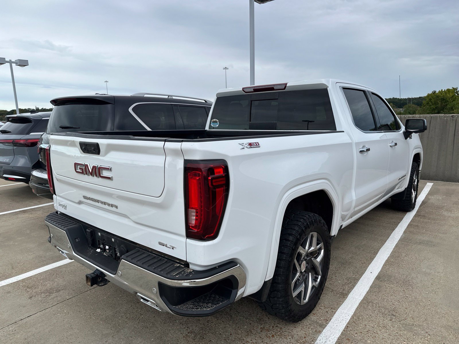 Used 2024 GMC Sierra 1500 SLT AWD/4WD image 4