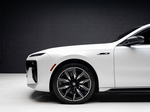 Used 2024 BMW i7 M70 AWD/4WD image 19