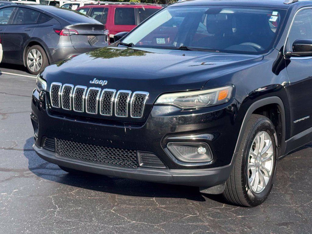 Used 2019 Jeep Cherokee Latitude w/ Popular Appearance Group AWD/4WD image 32
