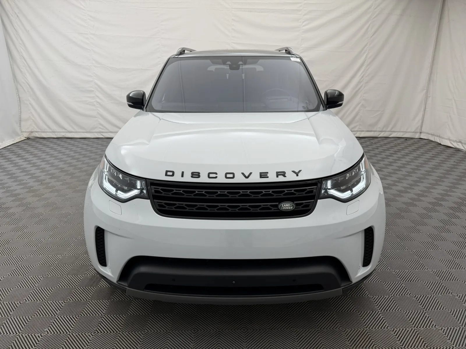 Used 2019 Land Rover Discovery HSE Luxury AWD/4WD image 3