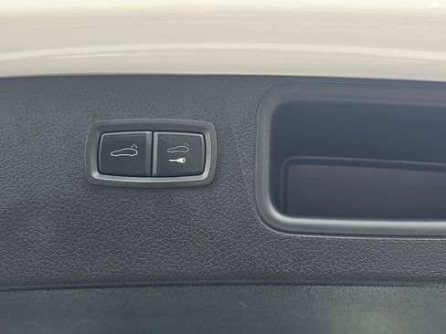 Used 2024 Porsche Macan S AWD/4WD image 16
