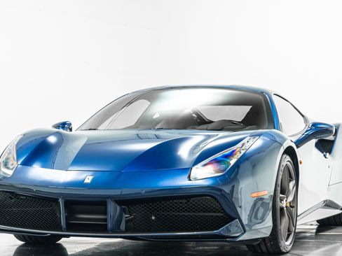 Used 2018 Ferrari 488 GTB RWD image 5