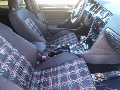 Used 2018 Volkswagen GTI SE FWD image 4