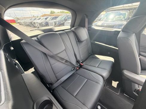Used 2025 Mercedes-Benz GLS 450 4MATIC image 23