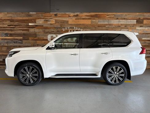 Used 2019 Lexus LX 570 4WD w/ Luxury Package image 10