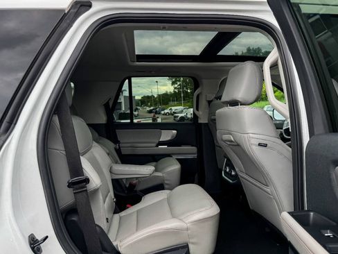 Used 2025 Ford Expedition Active AWD/4WD image 16