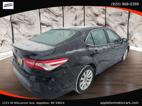 Used 2018 Toyota Camry LE image 6